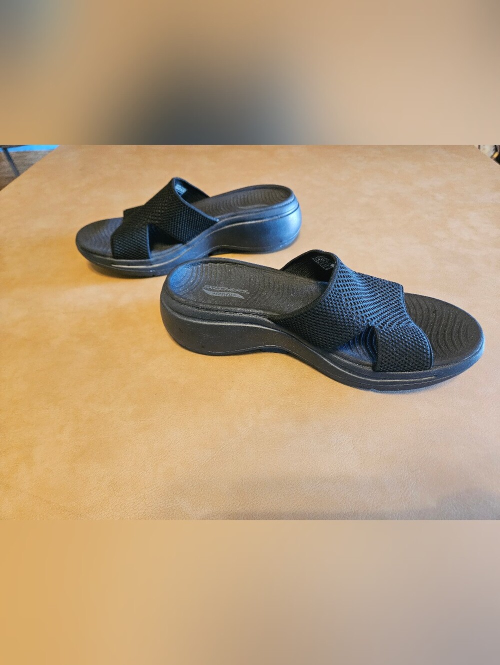 Sketchers Arch Fit Black Slides - Picture 3 of 7